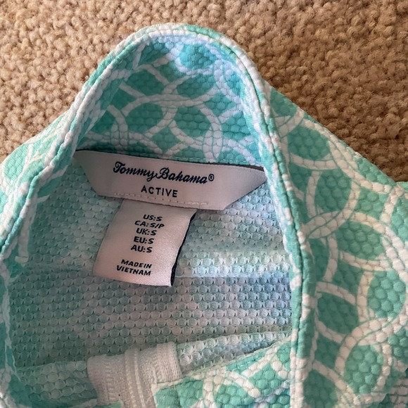 Tommy Bahama Women's Active Pullover Long Sleeve Green Geometric Size Small - Picture 3 of 8